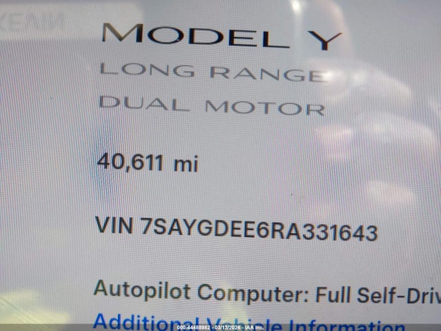 2024 Tesla Model Y Long Range Dual Motor All-wheel Drive მანქანა იყიდება აუქციონზე, vin: 7SAYGDEE6RA331643, აუქციონის ნომერი: 44488982