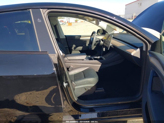 2024 Tesla Model Y Long Range Dual Motor All-wheel Drive მანქანა იყიდება აუქციონზე, vin: 7SAYGDEE6RA331643, აუქციონის ნომერი: 44488982