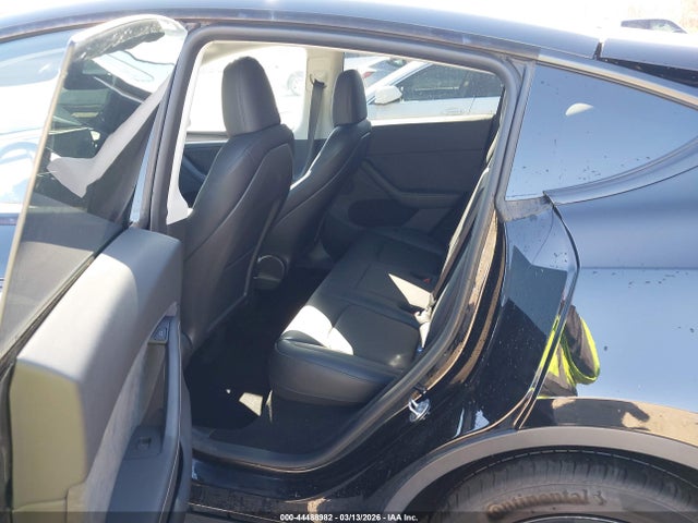 2024 Tesla Model Y Long Range Dual Motor All-wheel Drive მანქანა იყიდება აუქციონზე, vin: 7SAYGDEE6RA331643, აუქციონის ნომერი: 44488982