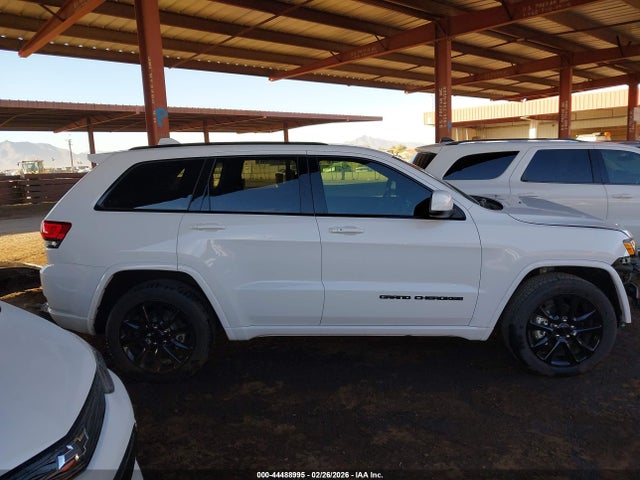 1C4RJEAGXJC110017 Jeep Grand Cherokee Altitude 4x2