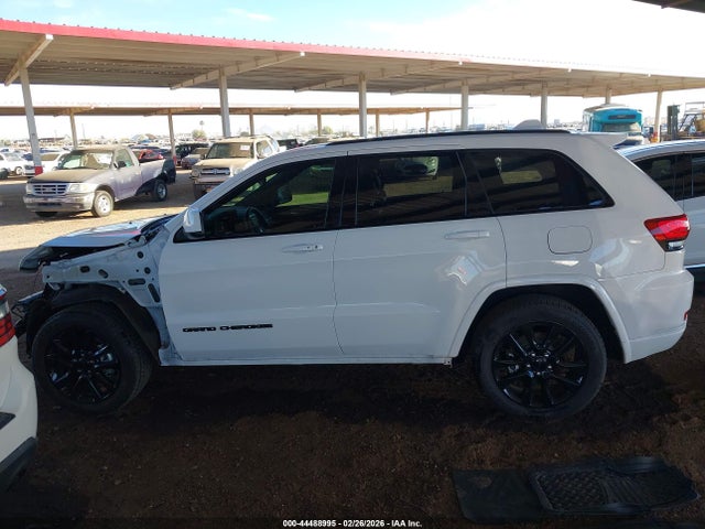 1C4RJEAGXJC110017 Jeep Grand Cherokee Altitude 4x2