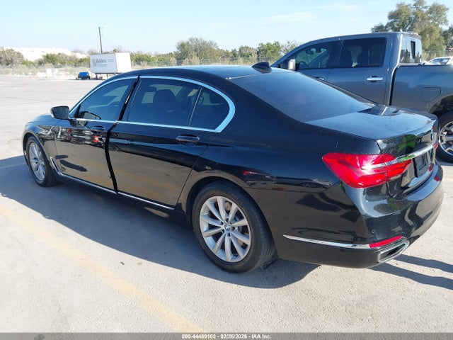 2017 BMW 740I WBA7E2C52HG739745 Photo 2