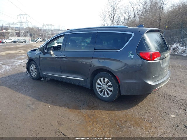 2019 Chrysler Pacifica Touring L მანქანა იყიდება აუქციონზე, vin: 2C4RC1BG3KR675669, აუქციონის ნომერი: 44489104