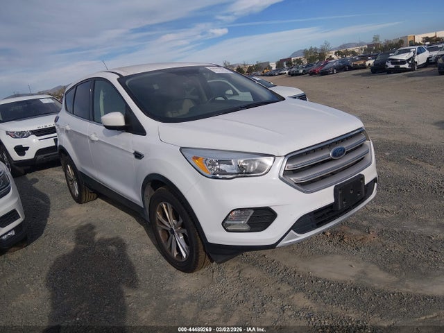 Ford ESCAPE SE 2019 1FMCU0GD7KUB31363 головне зображення