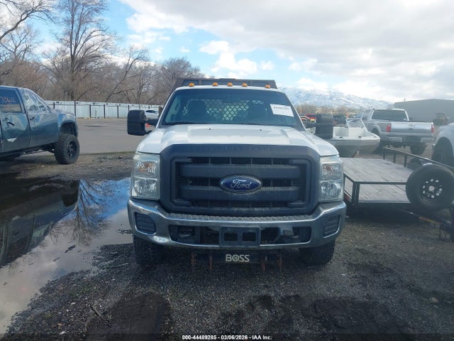 Ford F-350 Chassis Xl 2015 1FD8X3H61FEC70841 Image 12