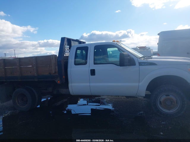 Ford F-350 Chassis Xl 2015 1FD8X3H61FEC70841 Image 13