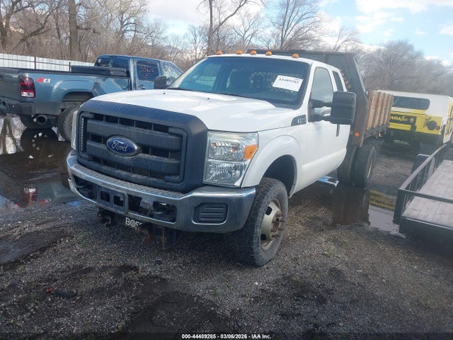 Ford F-350 Chassis Xl 2015 1FD8X3H61FEC70841 Image 2