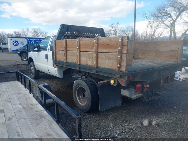 Ford F-350 Chassis Xl 2015 1FD8X3H61FEC70841 Image 3
