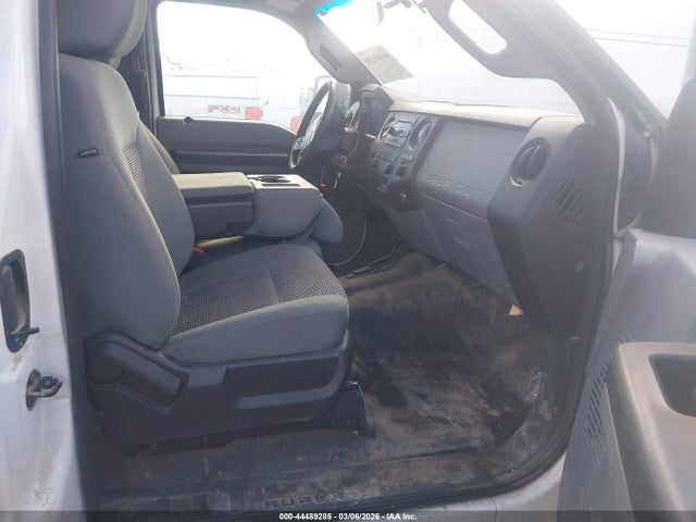 Ford F-350 Chassis Xl 2015 1FD8X3H61FEC70841 Image 5