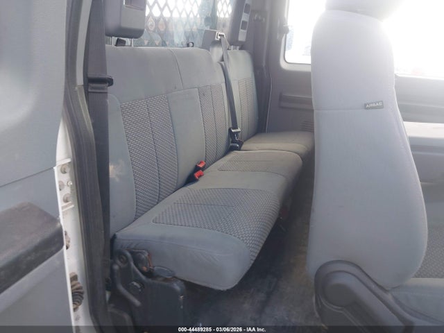 Ford F-350 Chassis Xl 2015 1FD8X3H61FEC70841 Image 8