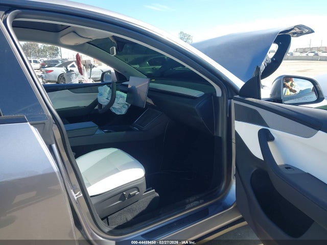 2026 TESLA MODEL Y 7SAYGDED2TF523806 Photo 4