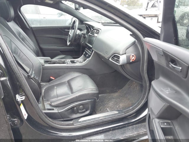 SAJAL4BV1HA966084 Jaguar Xe 35t R-sport
