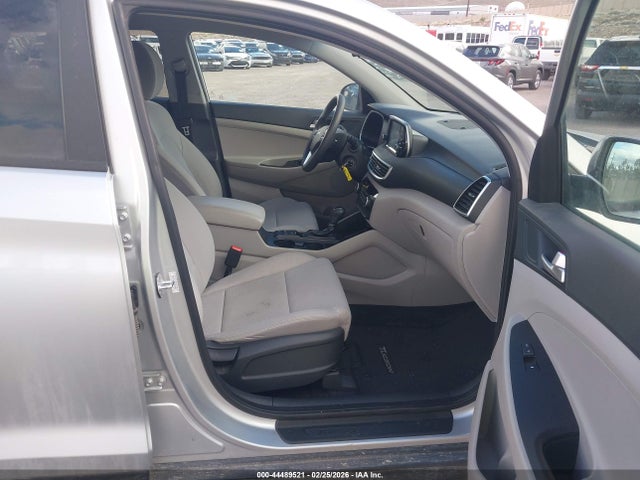 KM8J2CA47KU998382 Hyundai TUCSON SE