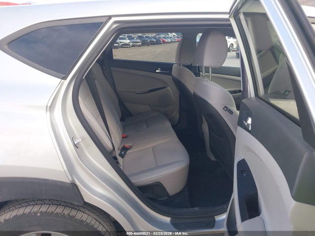 KM8J2CA47KU998382 Hyundai TUCSON SE