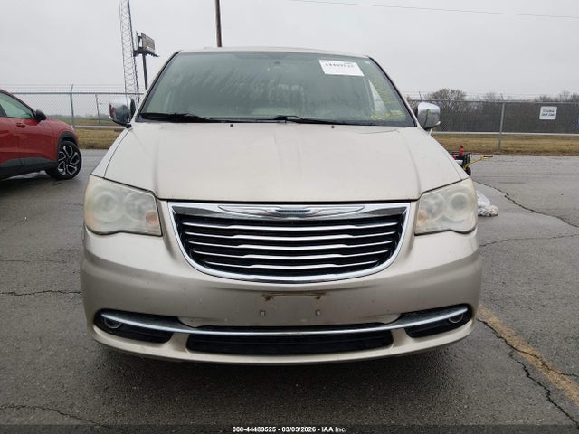 2014 Chrysler Town & Country Limited მანქანა იყიდება აუქციონზე, vin: 2C4RC1GGXER425519, აუქციონის ნომერი: 44489525