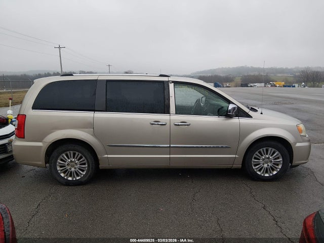 2014 Chrysler Town & Country Limited მანქანა იყიდება აუქციონზე, vin: 2C4RC1GGXER425519, აუქციონის ნომერი: 44489525