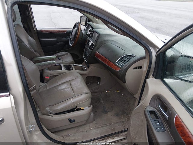2014 Chrysler Town & Country Limited მანქანა იყიდება აუქციონზე, vin: 2C4RC1GGXER425519, აუქციონის ნომერი: 44489525