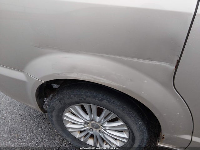 2014 Chrysler Town & Country Limited მანქანა იყიდება აუქციონზე, vin: 2C4RC1GGXER425519, აუქციონის ნომერი: 44489525