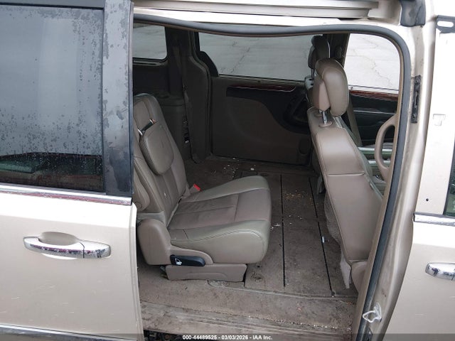 2014 Chrysler Town & Country Limited მანქანა იყიდება აუქციონზე, vin: 2C4RC1GGXER425519, აუქციონის ნომერი: 44489525