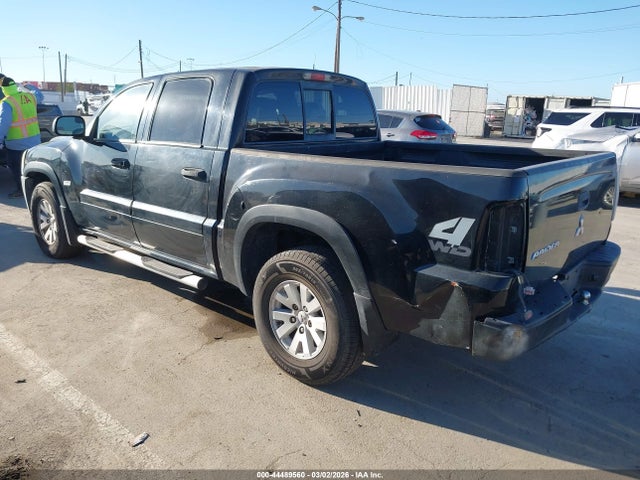 2006 MITSUBISHI RAIDER 1Z7HT38KX6S543049 Photo 2