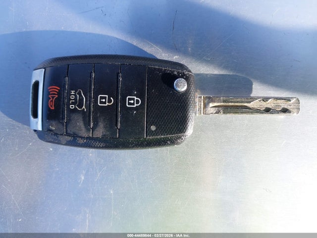 5XYKT3A69FG618215 KIA SORENTO LX
