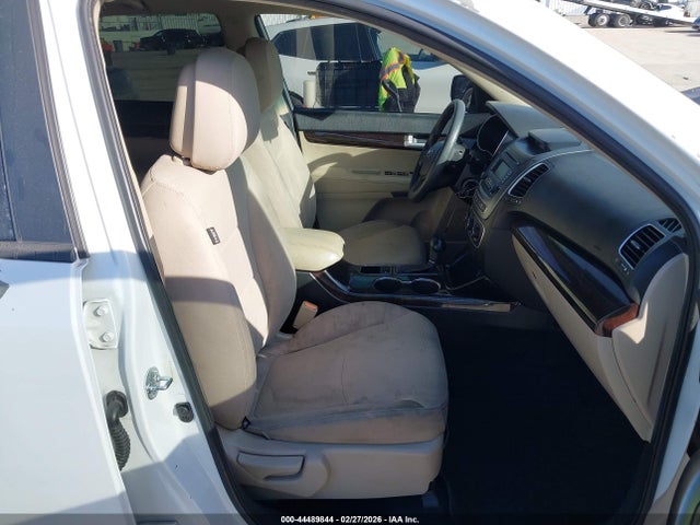 5XYKT3A69FG618215 KIA SORENTO LX