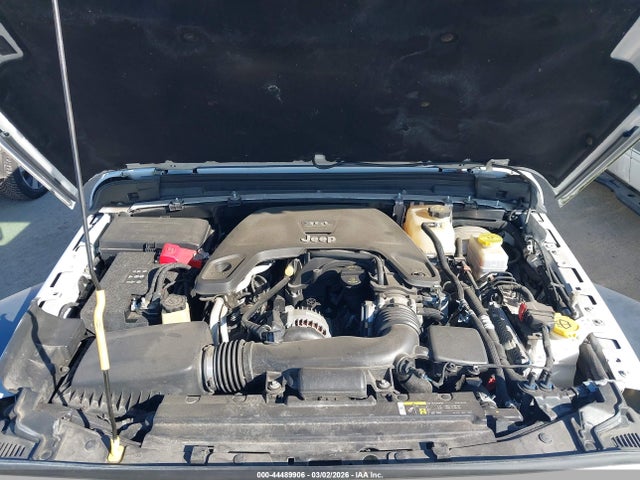 1C4HJXDG7JW230245 Jeep Wrangler Unlimited Sport 4x4