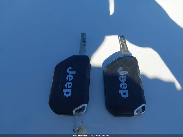 1C4HJXDG7JW230245 Jeep Wrangler Unlimited Sport 4x4