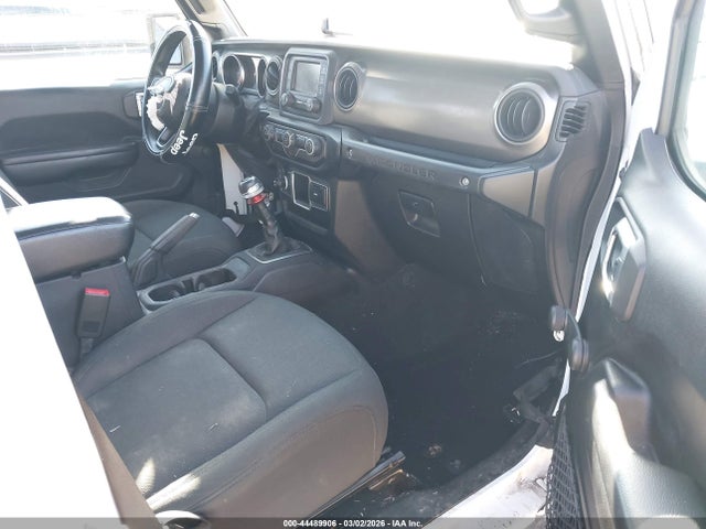 1C4HJXDG7JW230245 Jeep Wrangler Unlimited Sport 4x4