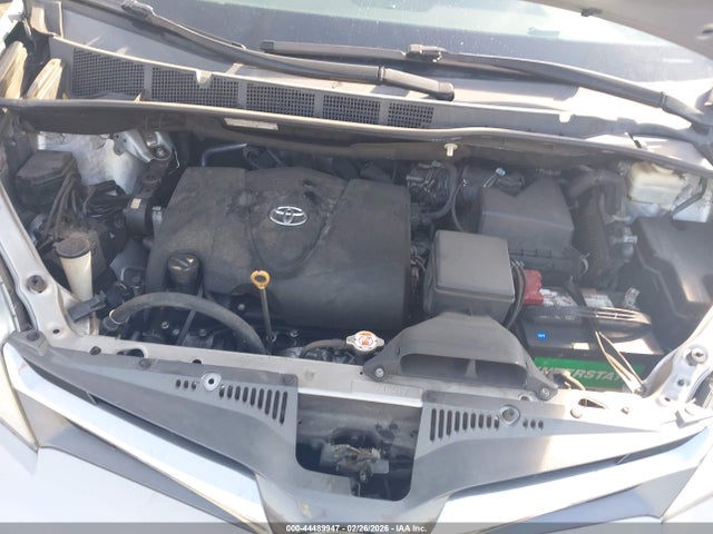 5TDDZ3DC9JS205327 Toyota Sienna Xle 7 Passenger
