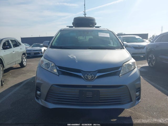 5TDDZ3DC9JS205327 Toyota Sienna Xle 7 Passenger