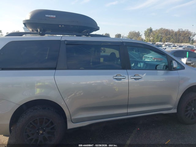5TDDZ3DC9JS205327 Toyota Sienna Xle 7 Passenger