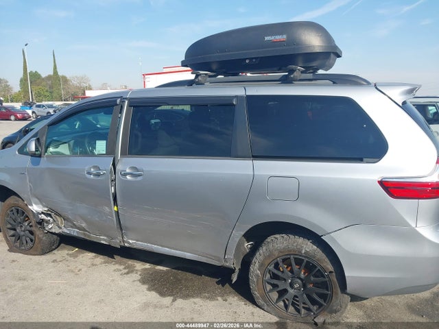5TDDZ3DC9JS205327 Toyota Sienna Xle 7 Passenger