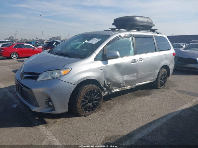 5TDDZ3DC9JS205327 Toyota Sienna Xle 7 Passenger