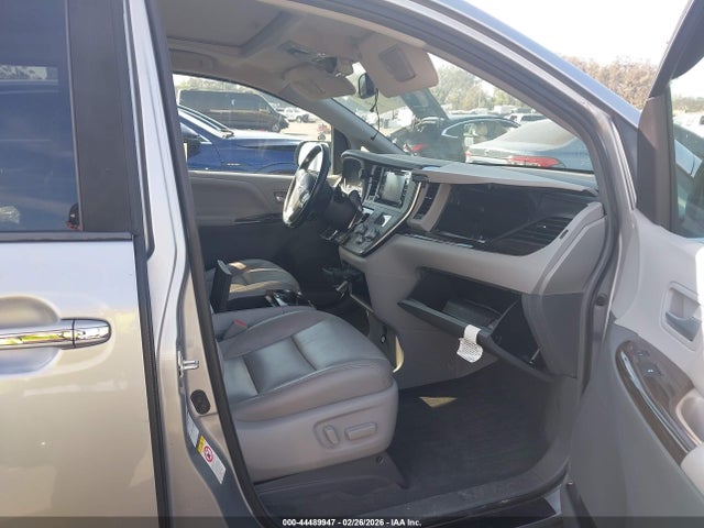 5TDDZ3DC9JS205327 Toyota Sienna Xle 7 Passenger