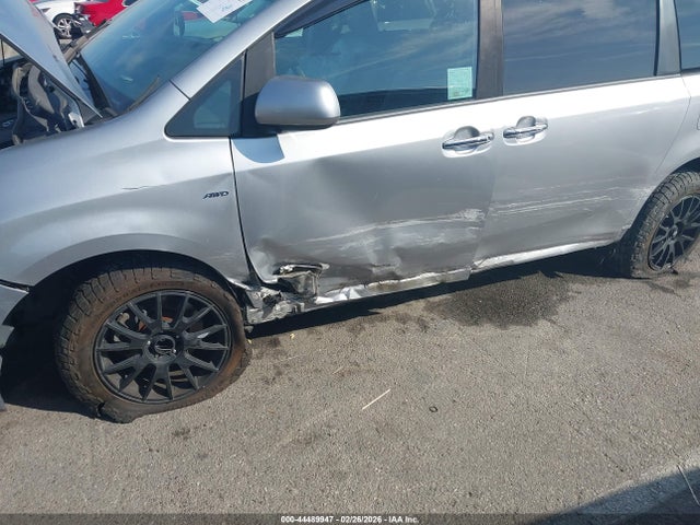 5TDDZ3DC9JS205327 Toyota Sienna Xle 7 Passenger
