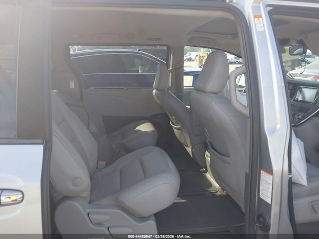 5TDDZ3DC9JS205327 Toyota Sienna Xle 7 Passenger