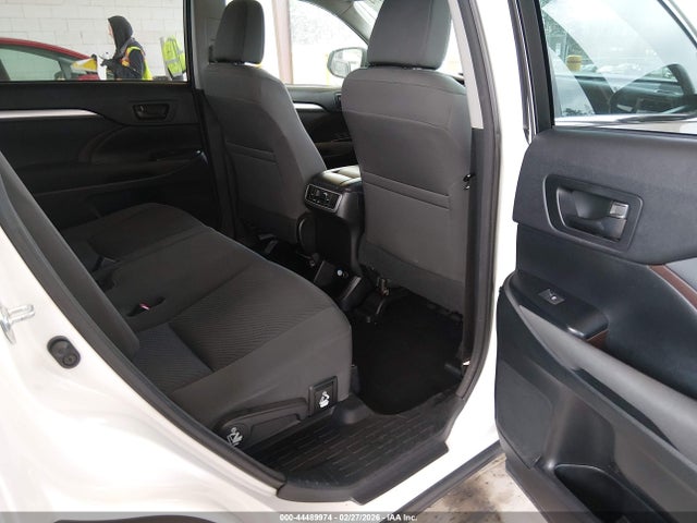 5TDZARFH3FS014552 Toyota Highlander Le