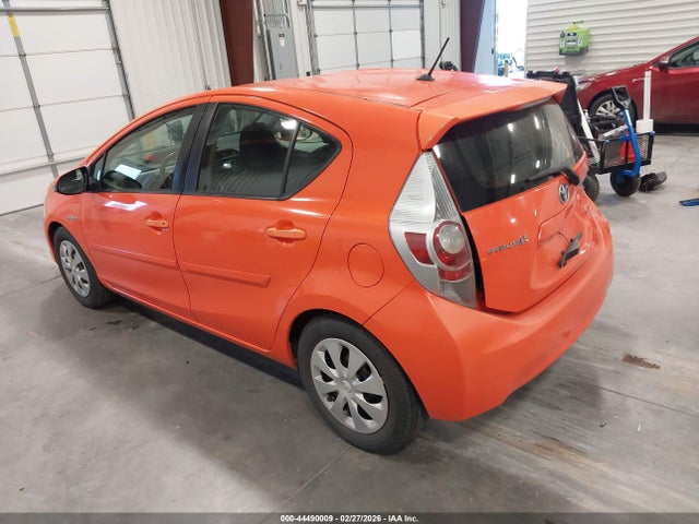 2013 TOYOTA PRIUS C JTDKDTB32D1041820 Photo 2