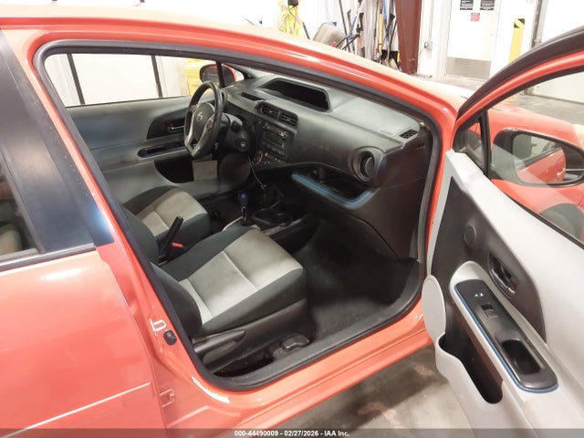 2013 TOYOTA PRIUS C JTDKDTB32D1041820 Photo 4