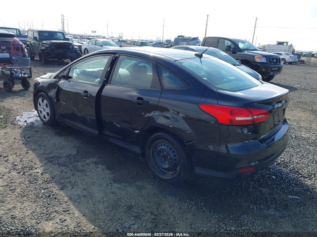 Ford FOCUS S 2015 1FADP3E21FL361808 Image 3