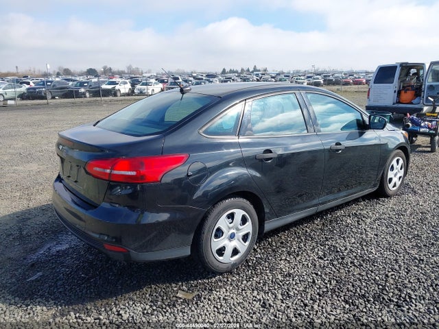 Ford FOCUS S 2015 1FADP3E21FL361808 Image 4