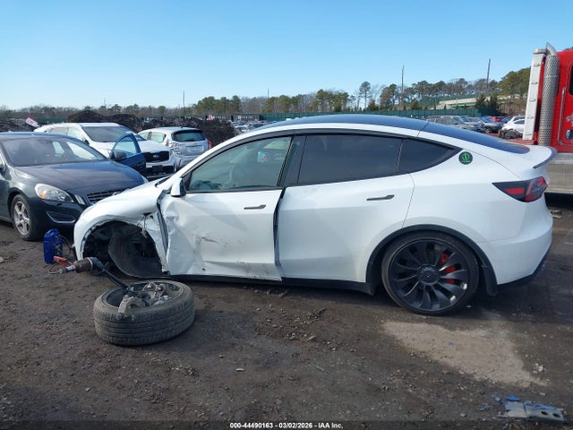 Продаж на аукціоні авто 2022 Tesla Model Y Long Range Dual Motor All-wheel Drive, vin: 7SAYGDEE5NF310750, номер лоту: 44490163