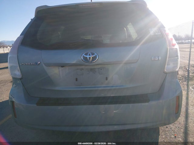 JTDZN3EUXGJ043626 Toyota Prius V Two