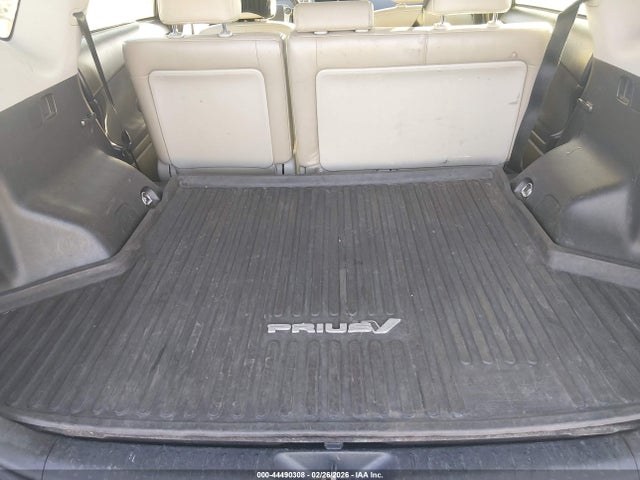 JTDZN3EUXGJ043626 Toyota Prius V Two