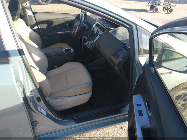 JTDZN3EUXGJ043626 Toyota Prius V Two