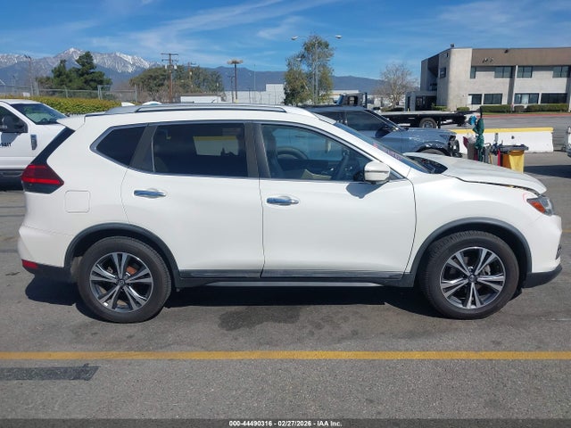JN8AT2MT4HW380761 Nissan Rogue Sl