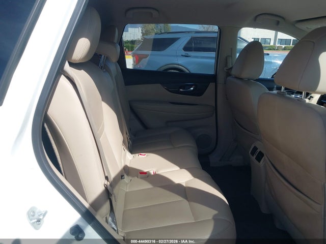 JN8AT2MT4HW380761 Nissan Rogue Sl