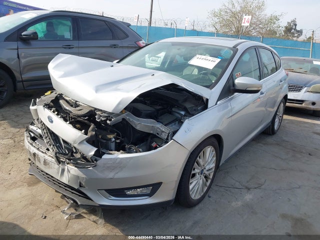 Ford Focus Titanium 2015 1FADP3N27FL248056 Image 2