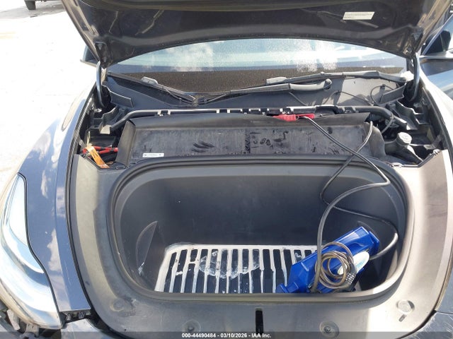 2022 Tesla Model Y Long Range Dual Motor All-wheel Drive მანქანა იყიდება აუქციონზე, vin: 7SAYGDEE4NF426196, აუქციონის ნომერი: 44490484